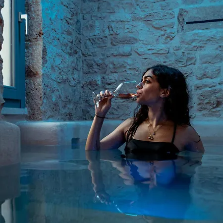 Trulli Di V E N E R E بيت ضيافة كاستيلانا غروتي