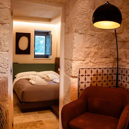 Trulli Di V E N E R E بيت ضيافة كاستيلانا غروتي